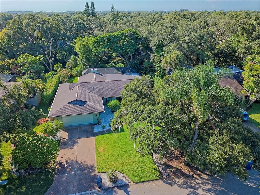 Property Photo:  5605 Boulder Boulevard  FL 34233 