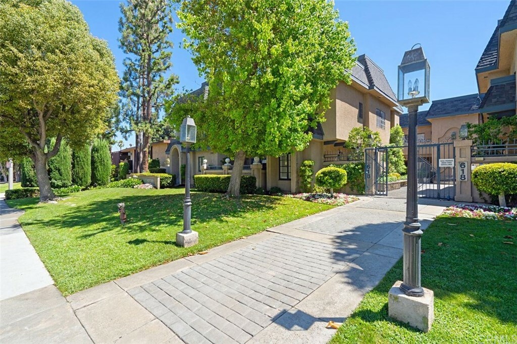 Property Photo:  618 Fairview Avenue 107  CA 91007 