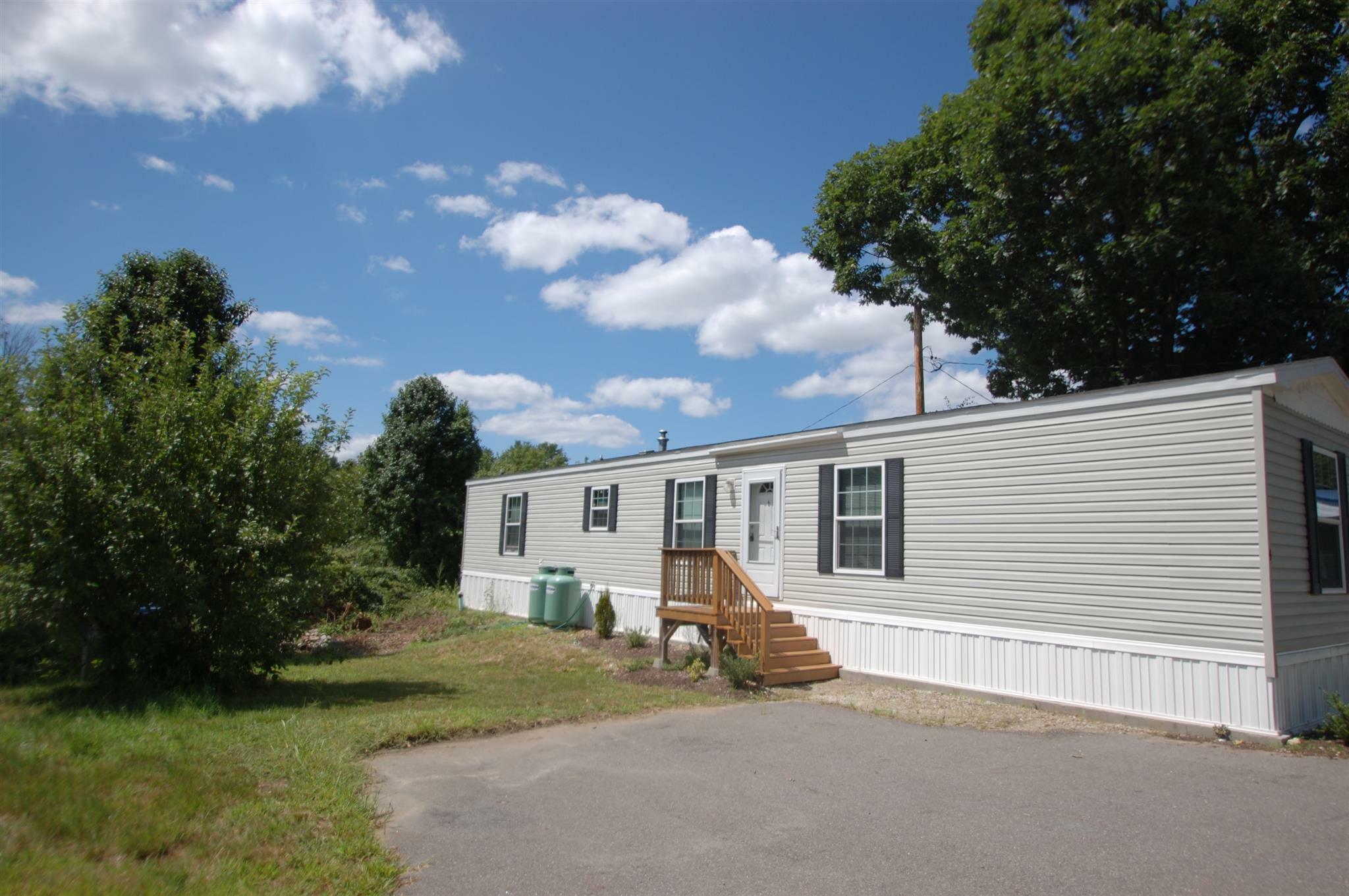 Property Photo:  4 Stage Coach Circle  NH 03053 