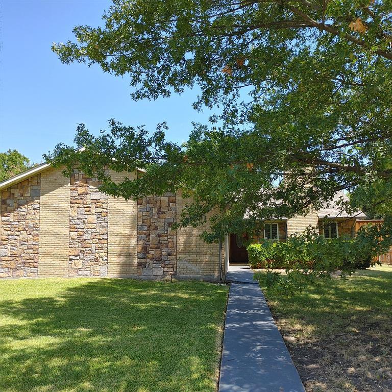 Property Photo: 1901 Baylor Drive TX 75081