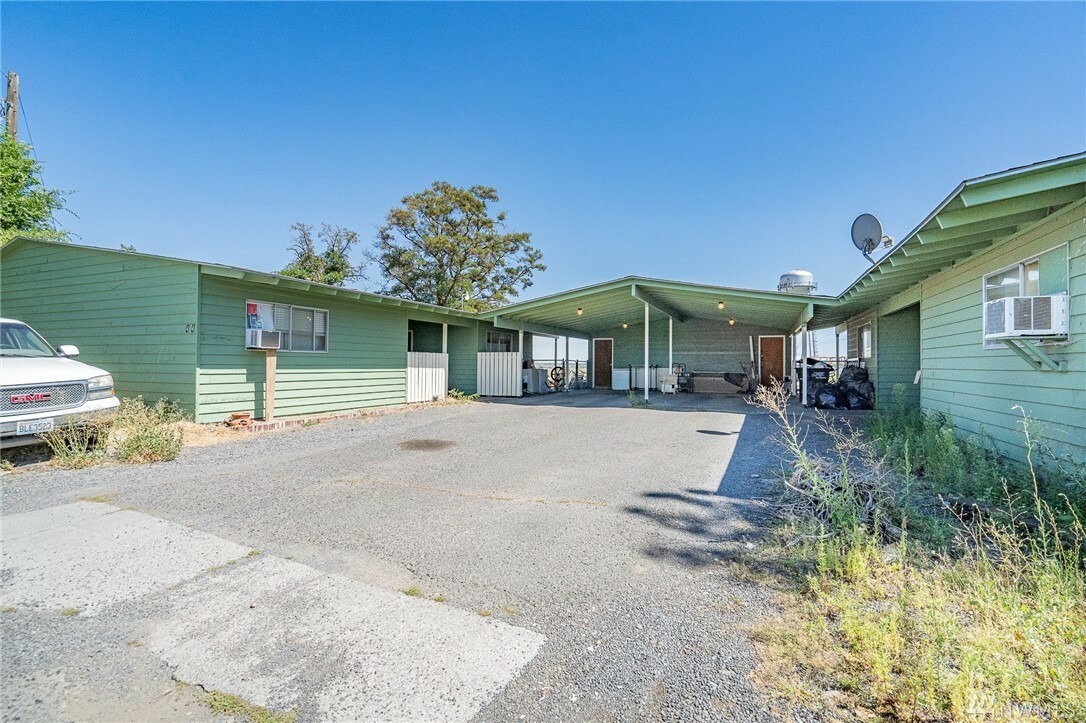 Property Photo:  424 426 Biggs Dr  WA 98837 