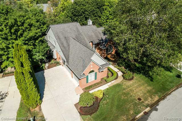 Property Photo: 27189 Winchester Court MI 48331
