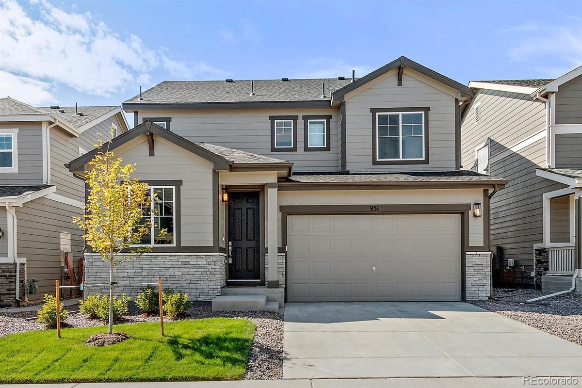 Property Photo: 951 White Leaf Circle CO 80108