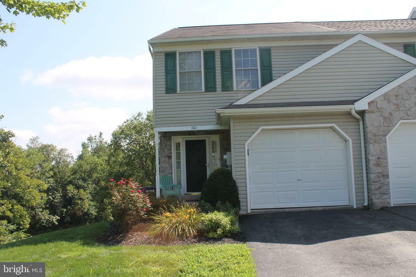 Property Photo:  101 Acorn Lane  PA 17554 