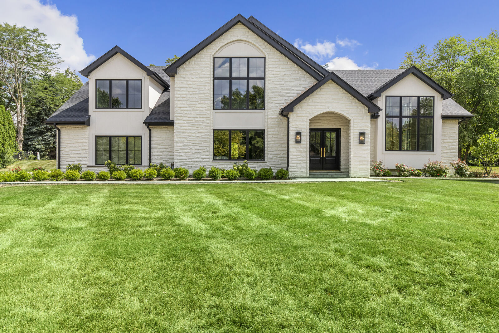 Property Photo: 120 Saint Francis Circle IL 60523