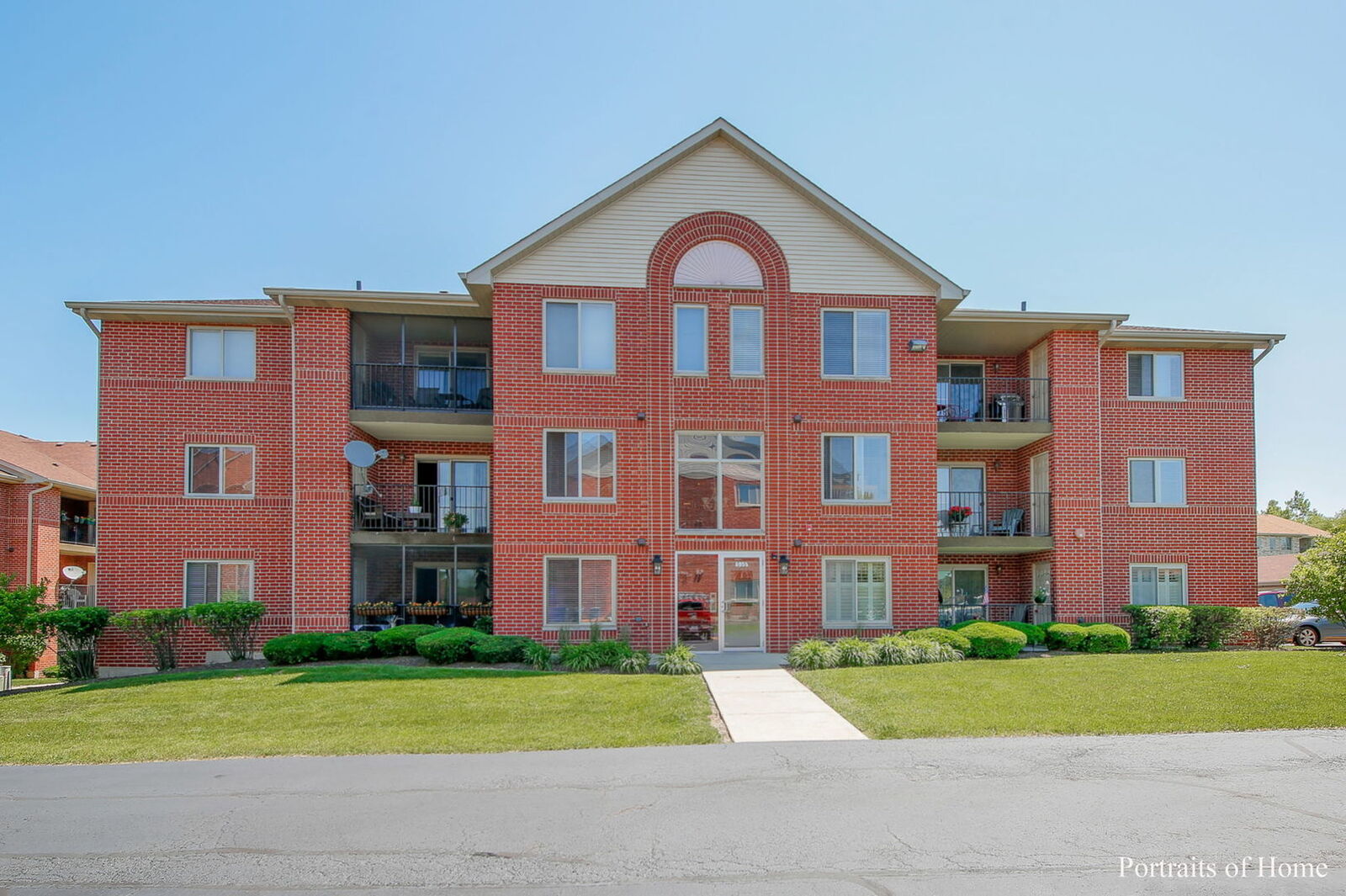 Property Photo: 6955 Heritage Circle 2B IL 60462