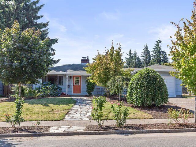 Property Photo: 12430 NE Knott St OR 97230