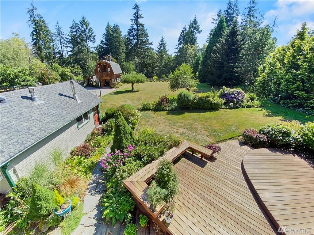 Property Photo:  8018 Hansen Rd NE  WA 98110 