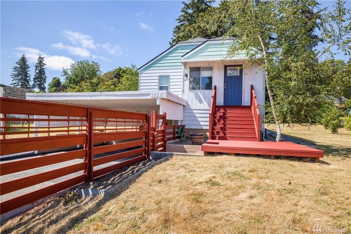Property Photo: 1723 Snyder Avenue WA 98312