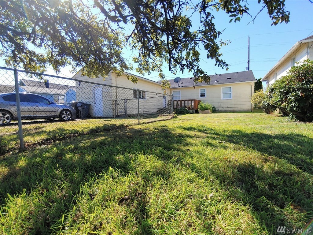 Property Photo: 2927 Pacific Ave WA 98550