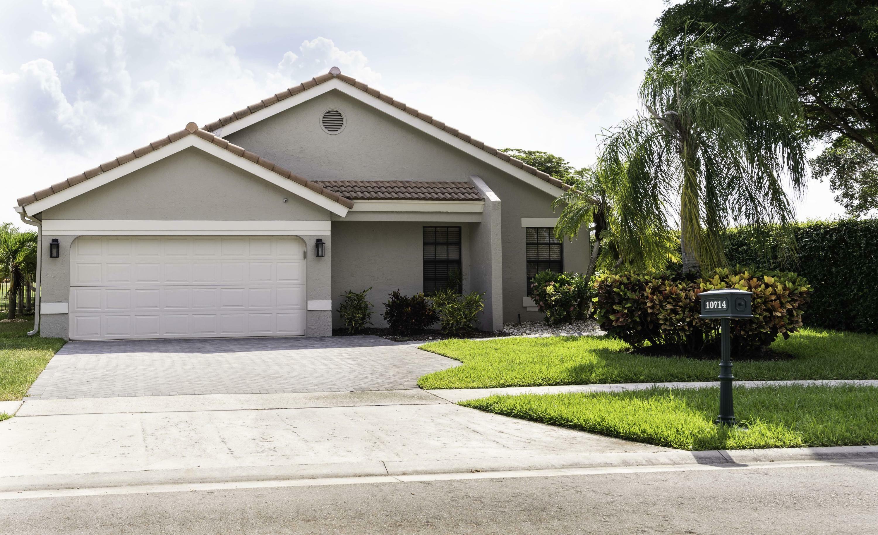 Property Photo:  10714 Crystal Lake Drive  FL 33428 