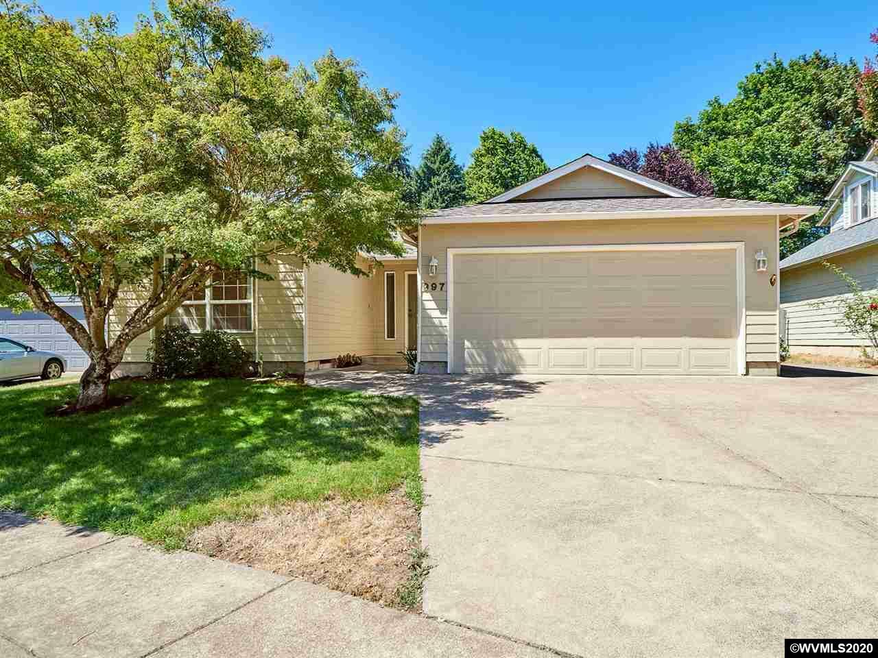 Property Photo:  997 NE Boulder Pl  OR 97330-6824 