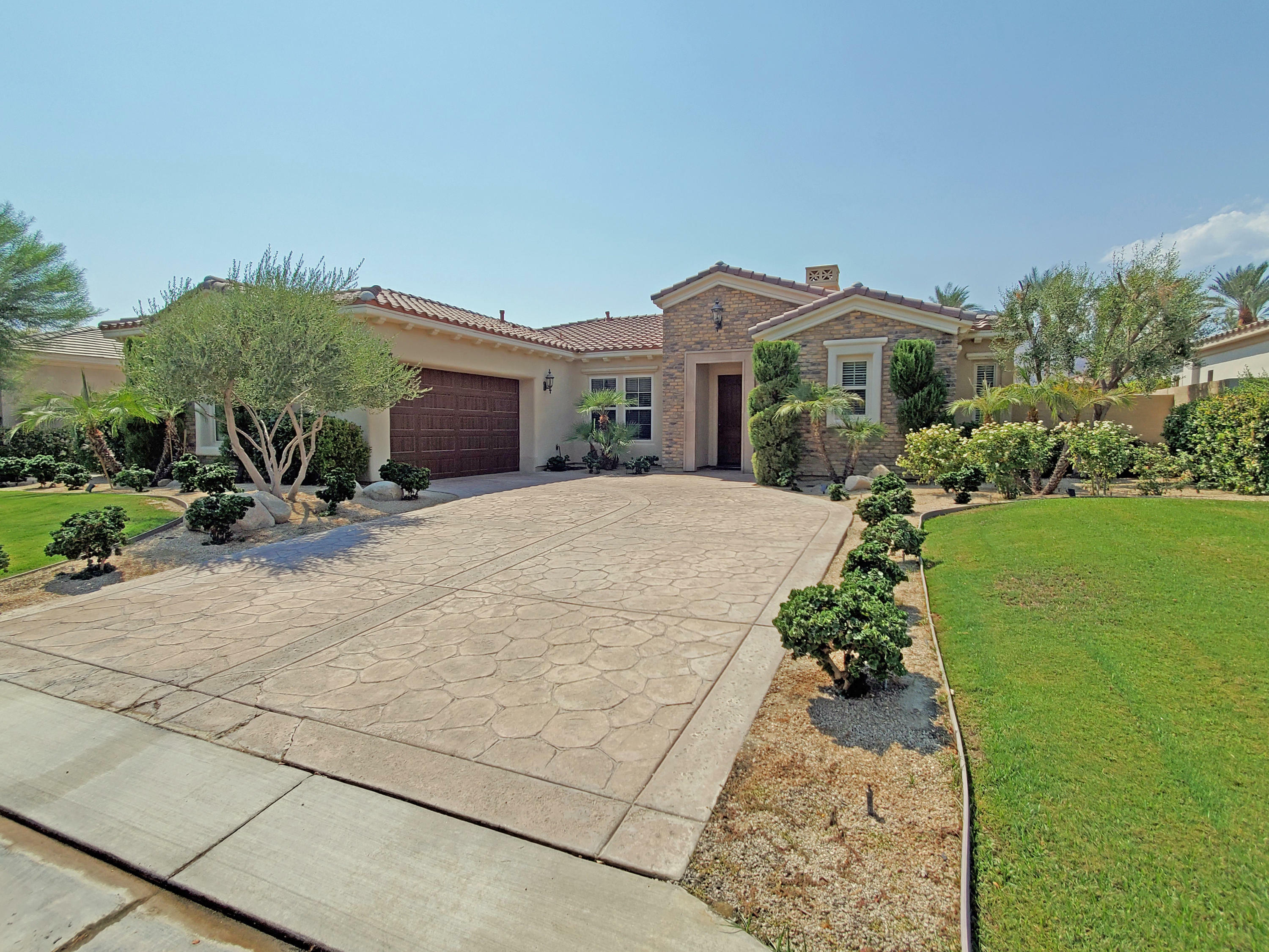 Property Photo: 76243 Via Fiore CA 92210