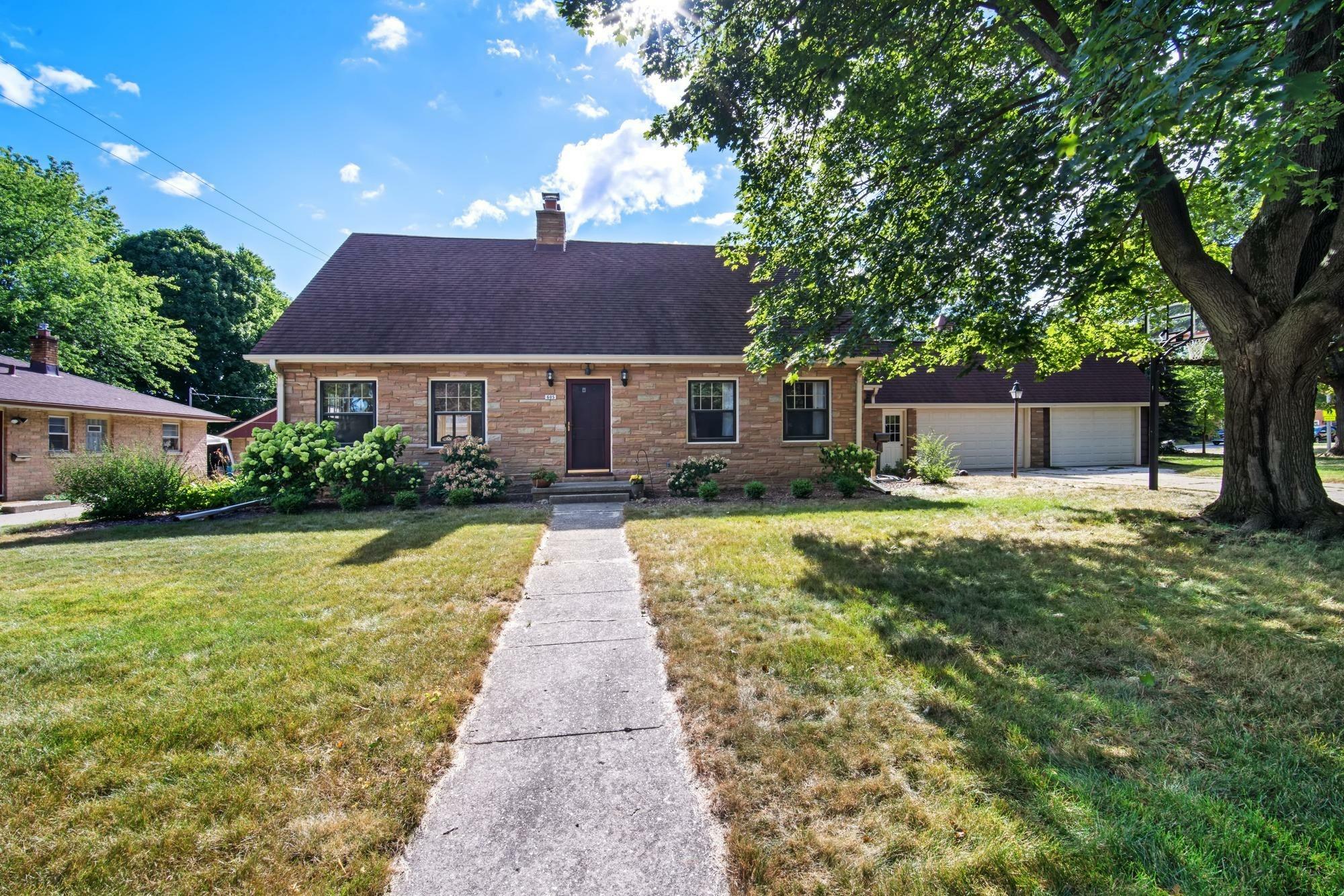 Property Photo:  605 N Cumberland Dr  WI 53188 