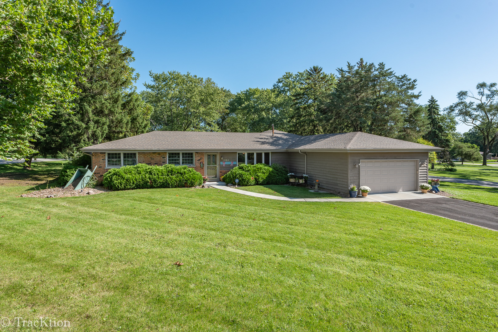 Property Photo: 1124 86th Street IL 60516