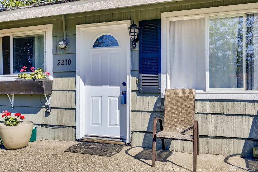Property Photo: 2210 SW 328th St WA 98023
