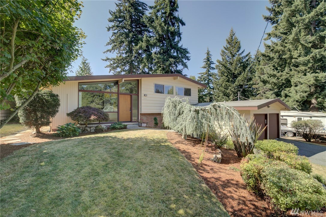 Property Photo:  14611 SE 15th St  WA 98007 