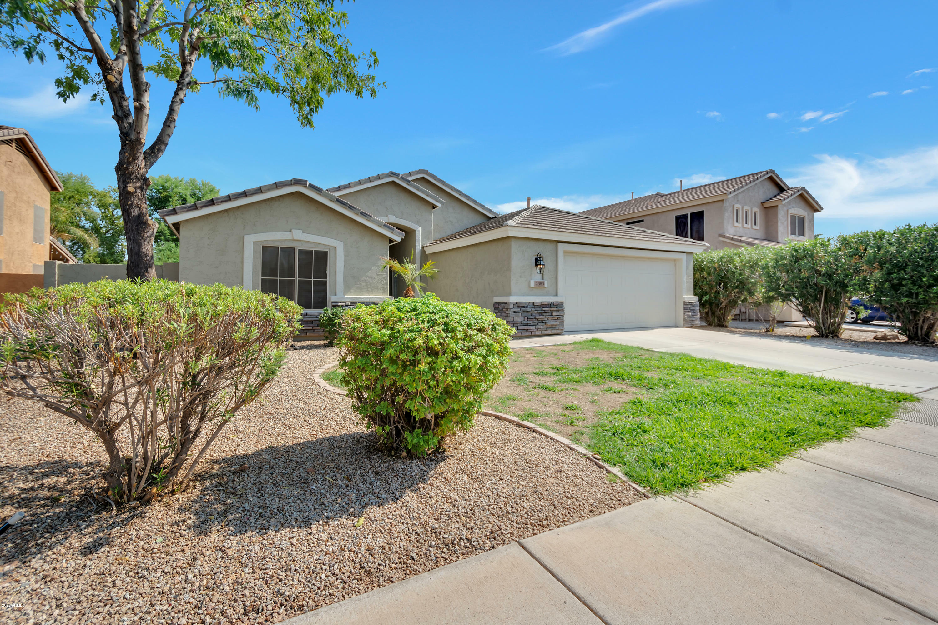 Property Photo:  2383 E Torrey Pines Lane  AZ 85249 