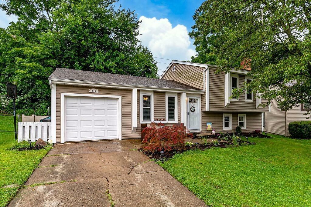 Property Photo:  816 Allenwood Ct  OH 45238 