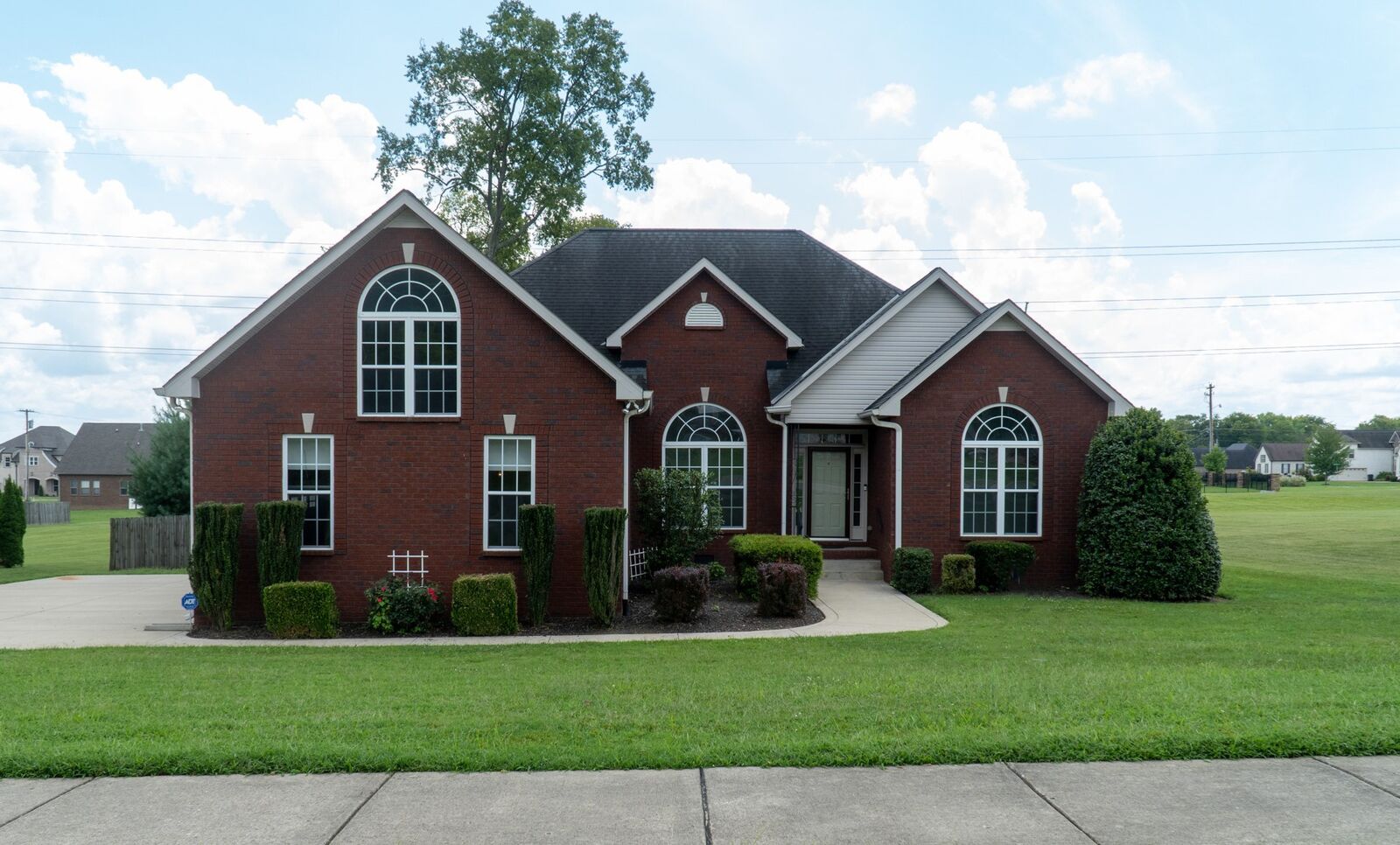 Property Photo: 709 Starpoint Dr TN 37066