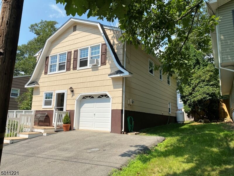 Property Photo:  5 Morris Rd  NJ 07874 