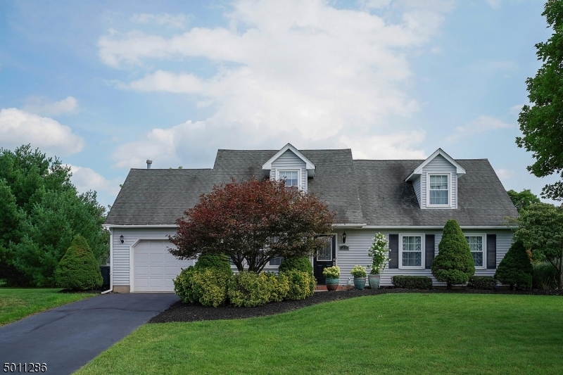 Property Photo:  27 Londonderry Dr  NJ 08822 