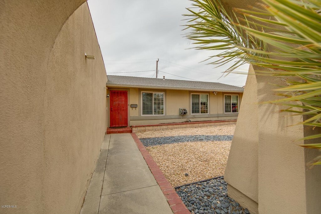 Property Photo:  813 N Calle Circulo  CA 93010 