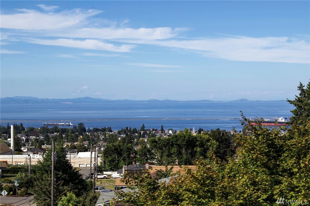 Property Photo:  3203 S Maple St  WA 98362 