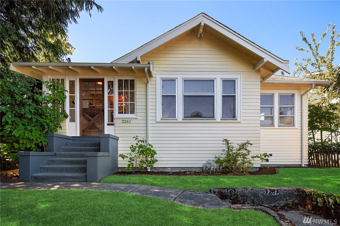 Property Photo: 3261 42nd Avenue SW WA 98116