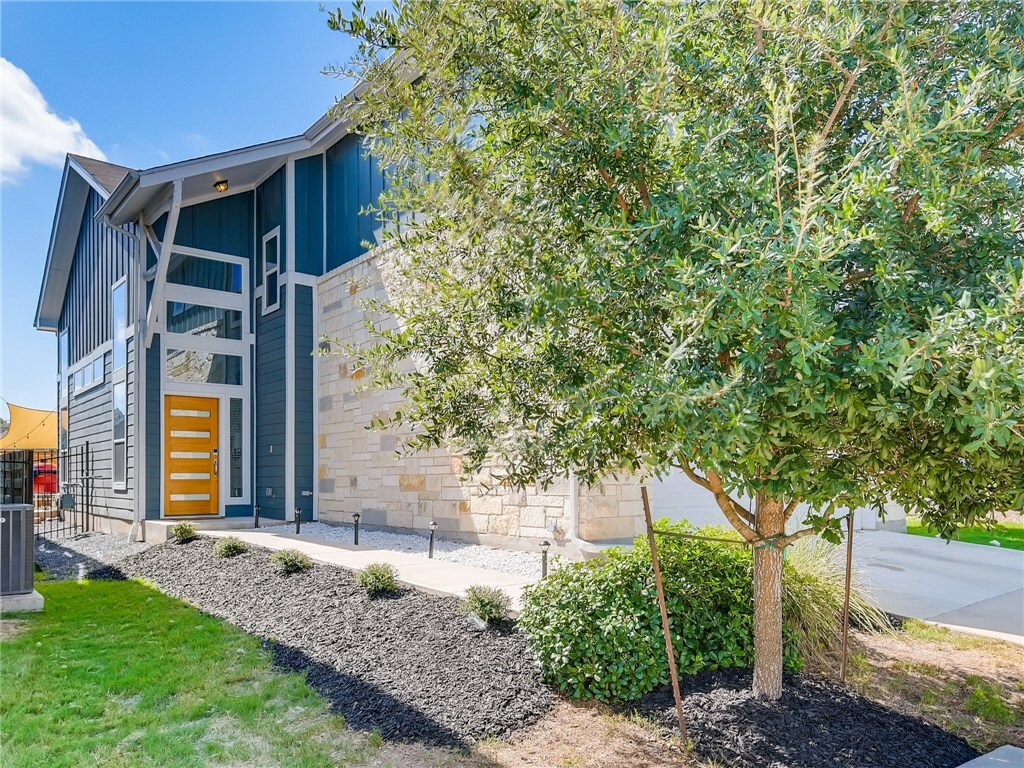 Property Photo:  2311 Capulet Street  TX 78741 