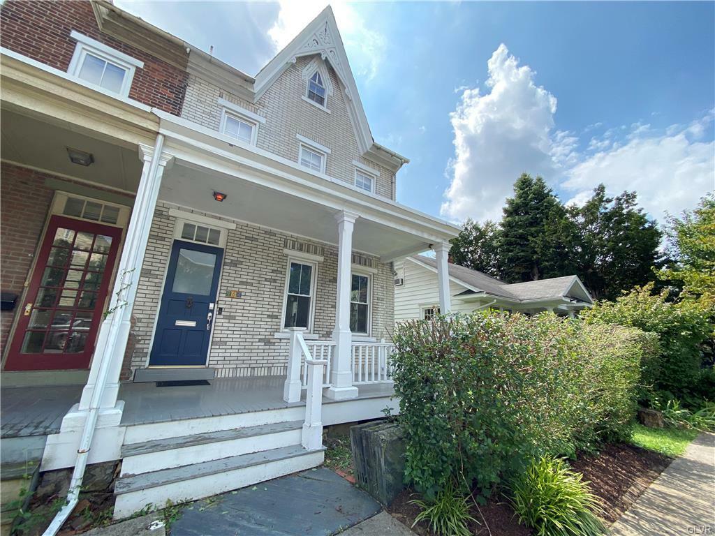 Property Photo: 264 East Wall Street PA 18018