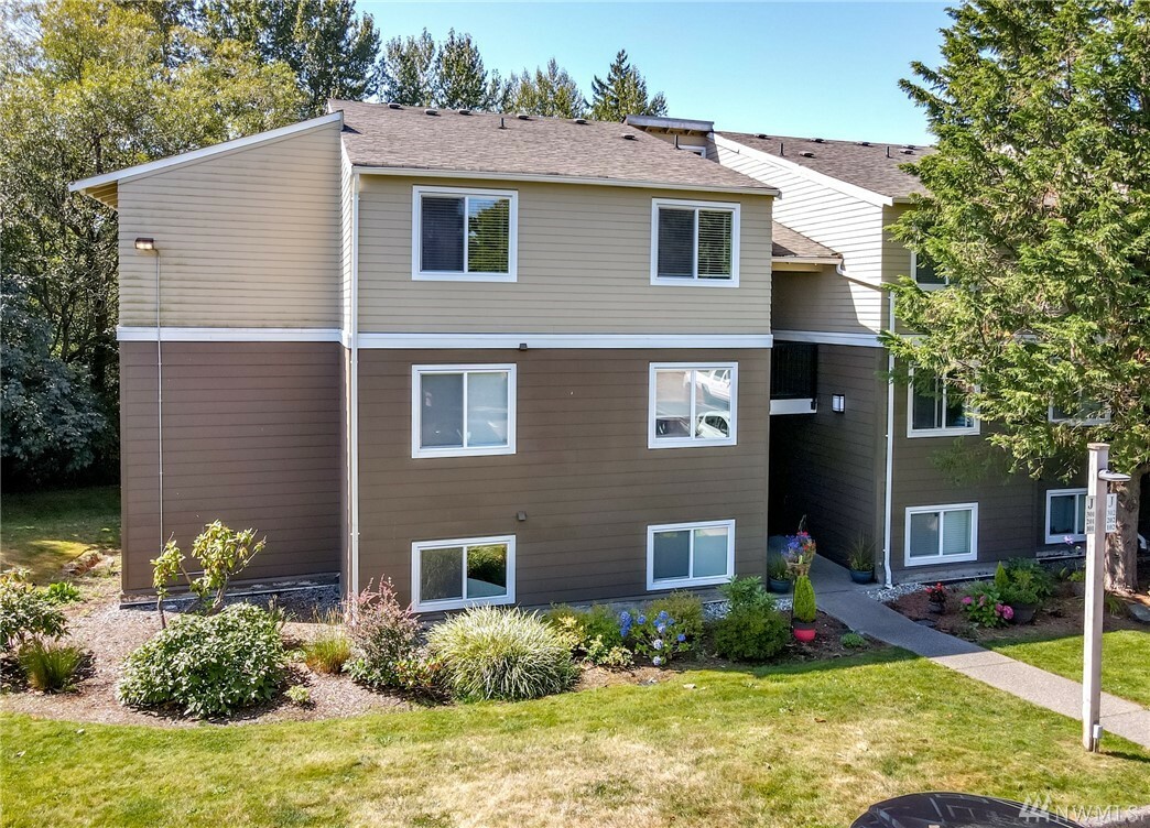 Property Photo:  820 E Cady #J301 Rd  WA 98203 