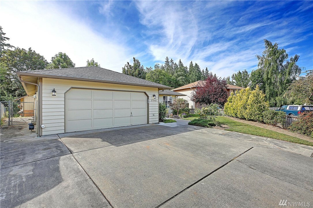 Property Photo: 27543 79th Dr NW WA 98292
