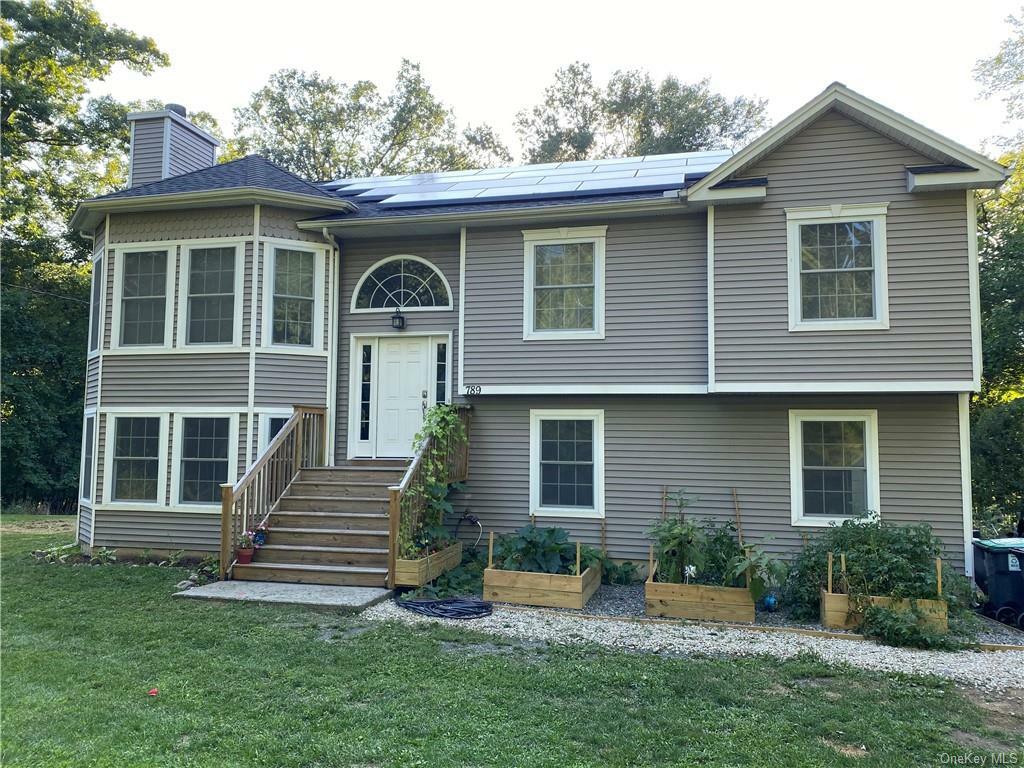 Property Photo:  789 Jackson Avenue  NY 12553 