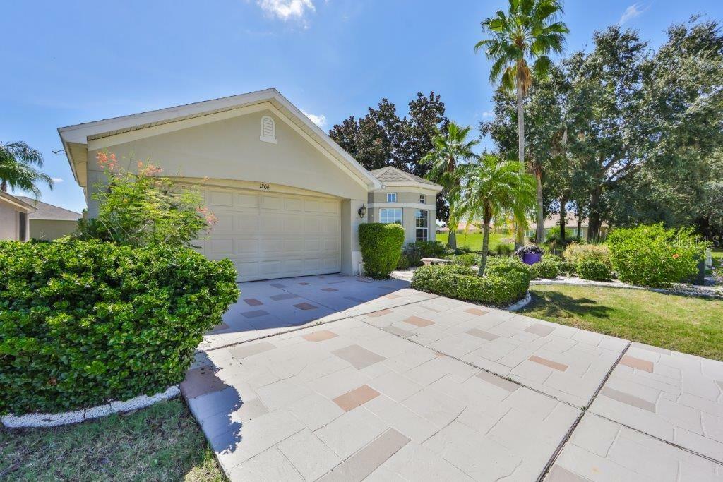 Property Photo:  1206 Emerald Dunes Drive  FL 33573 