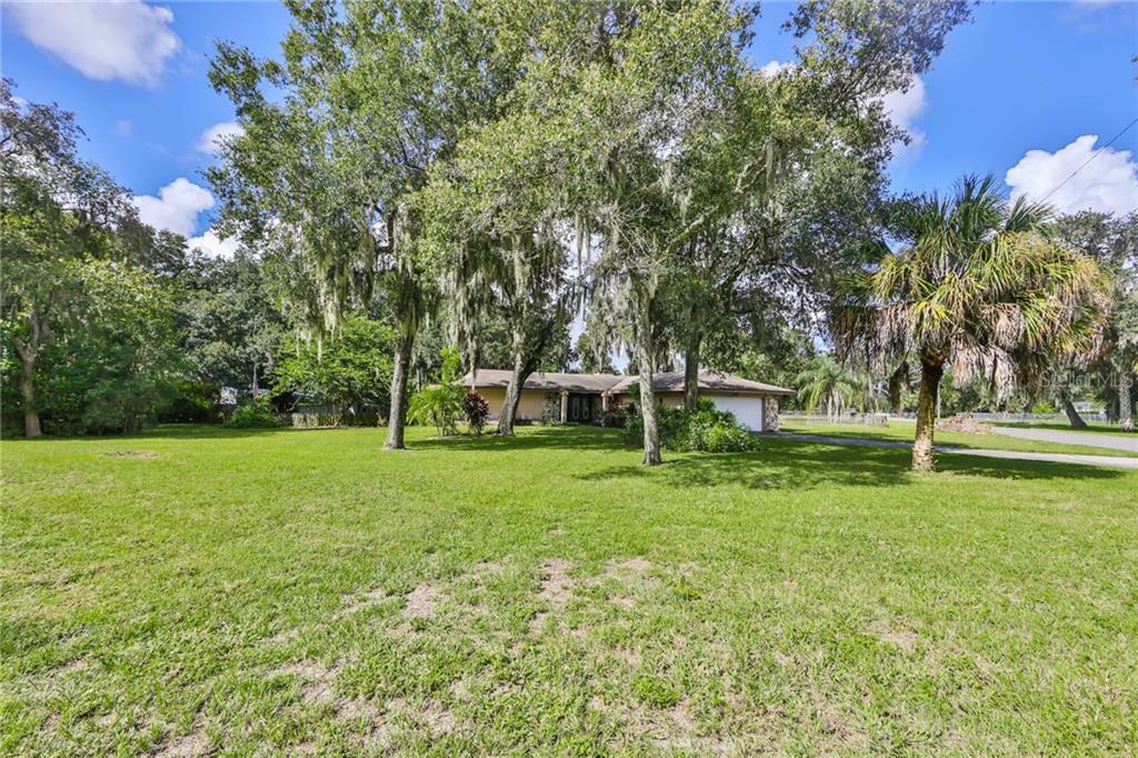 Property Photo:  108 Klein Court  FL 33813 