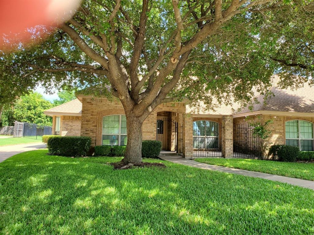 Property Photo: 5301 Ledgestone Drive TX 76132