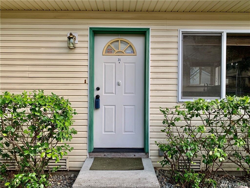Property Photo: 833 SW Sunset Blvd D21 WA 98057