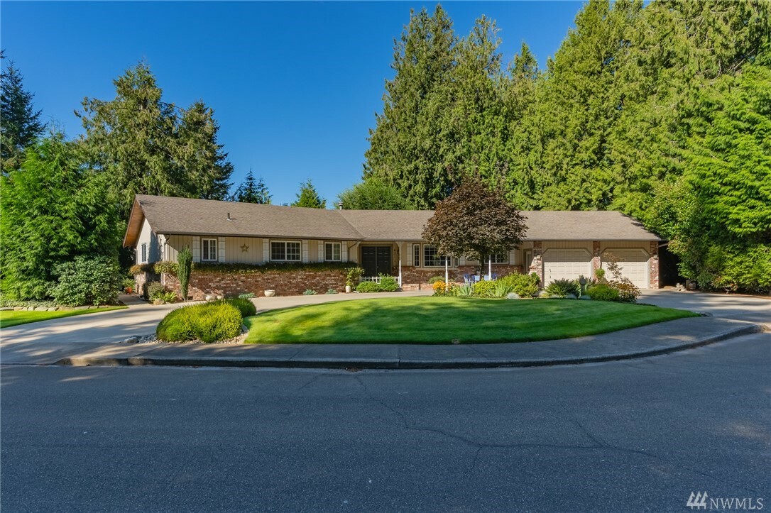 Property Photo:  601 N Forest Ct  WA 98264 