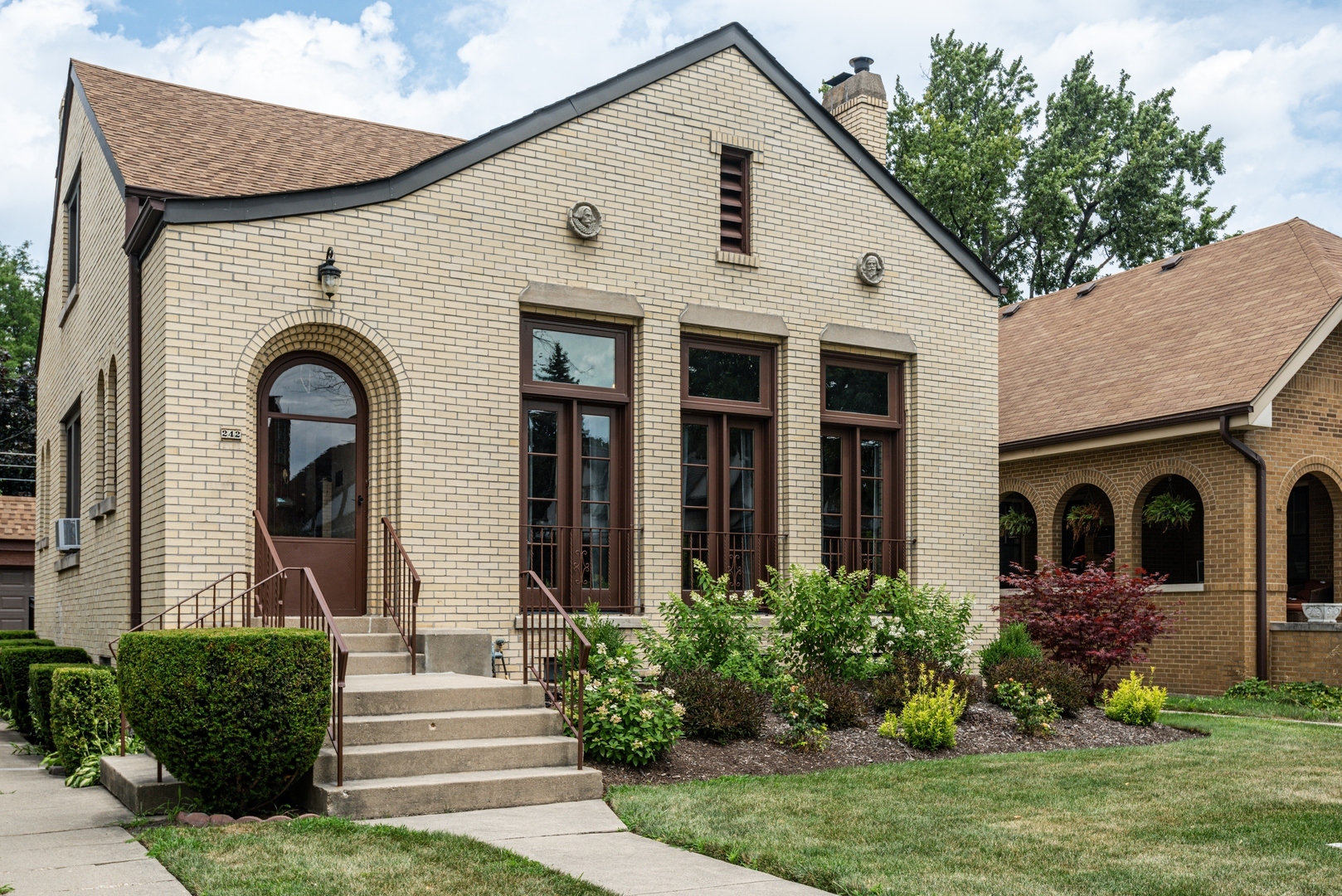 Property Photo:  242 Imperial Street  IL 60068 