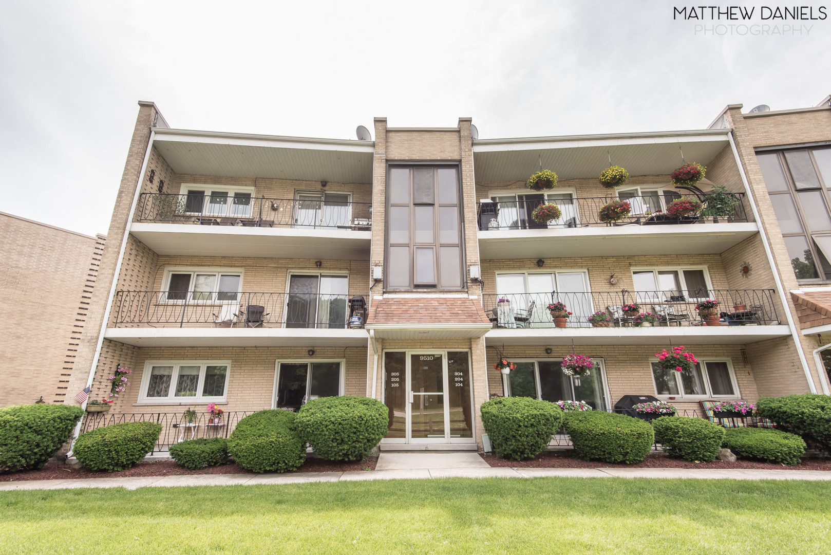 Property Photo: 9510 South 86th Avenue 305 IL 60457
