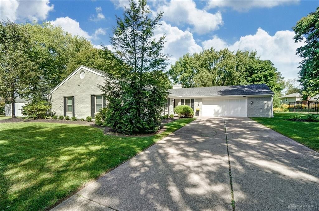 Property Photo: 1001 Quail Run Drive OH 45458