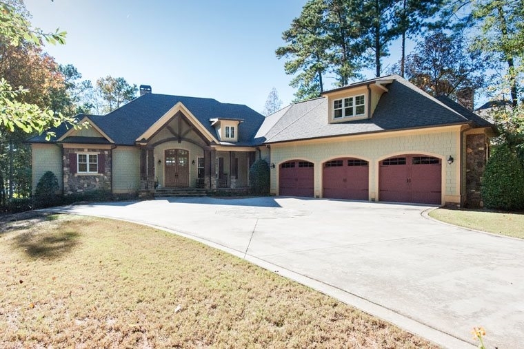 Property Photo: 1081 Hawthorne Heights GA 30642