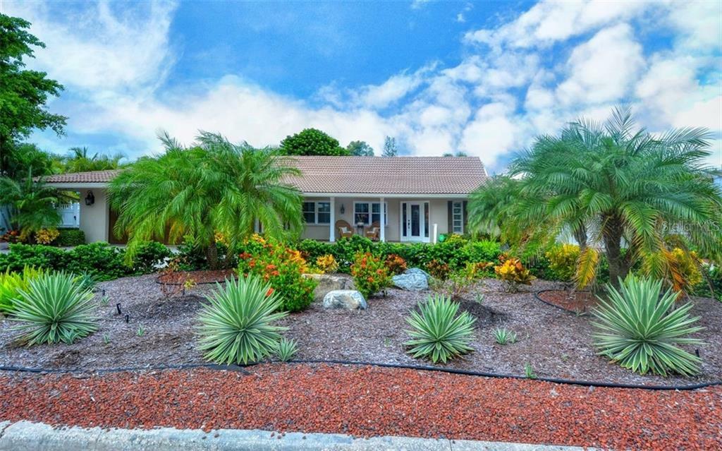 Property Photo:  568 Bird Key Drive  FL 34236 