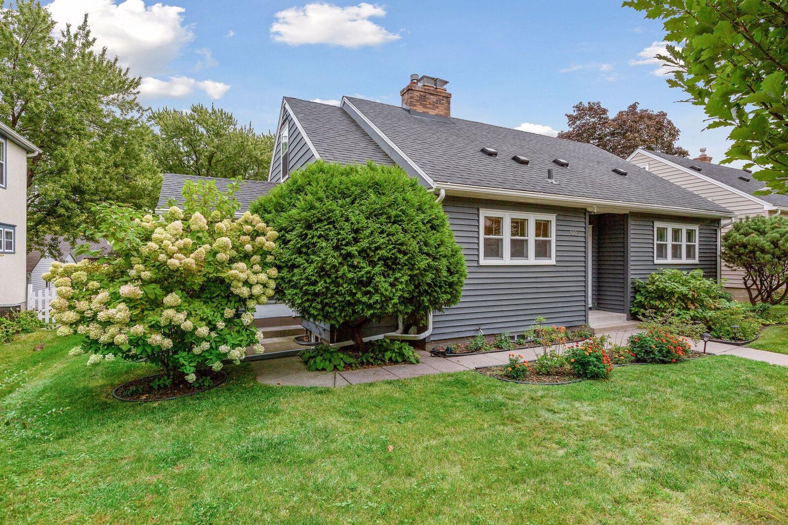 Property Photo:  5109 10th Avenue S  MN 55417 