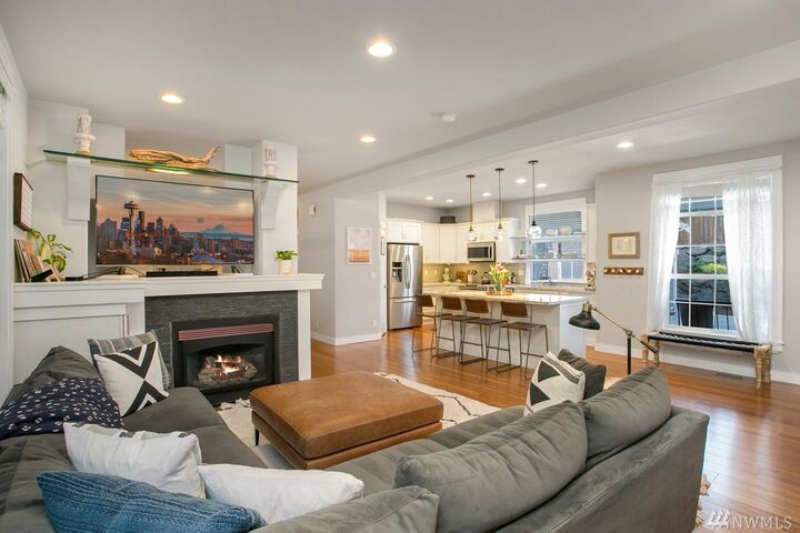 Property Photo: 7822 240th Street SW WA 98026