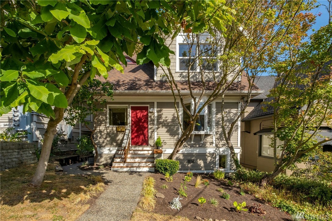 Property Photo:  712 Warren Ave N  WA 98109 