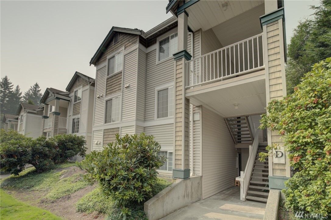 Property Photo: 25235 SE Klahanie Blvd D204 WA 98029