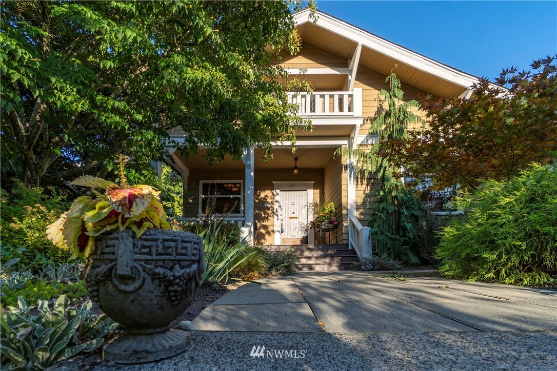 Property Photo: 5614 12th Avenue NE WA 98105