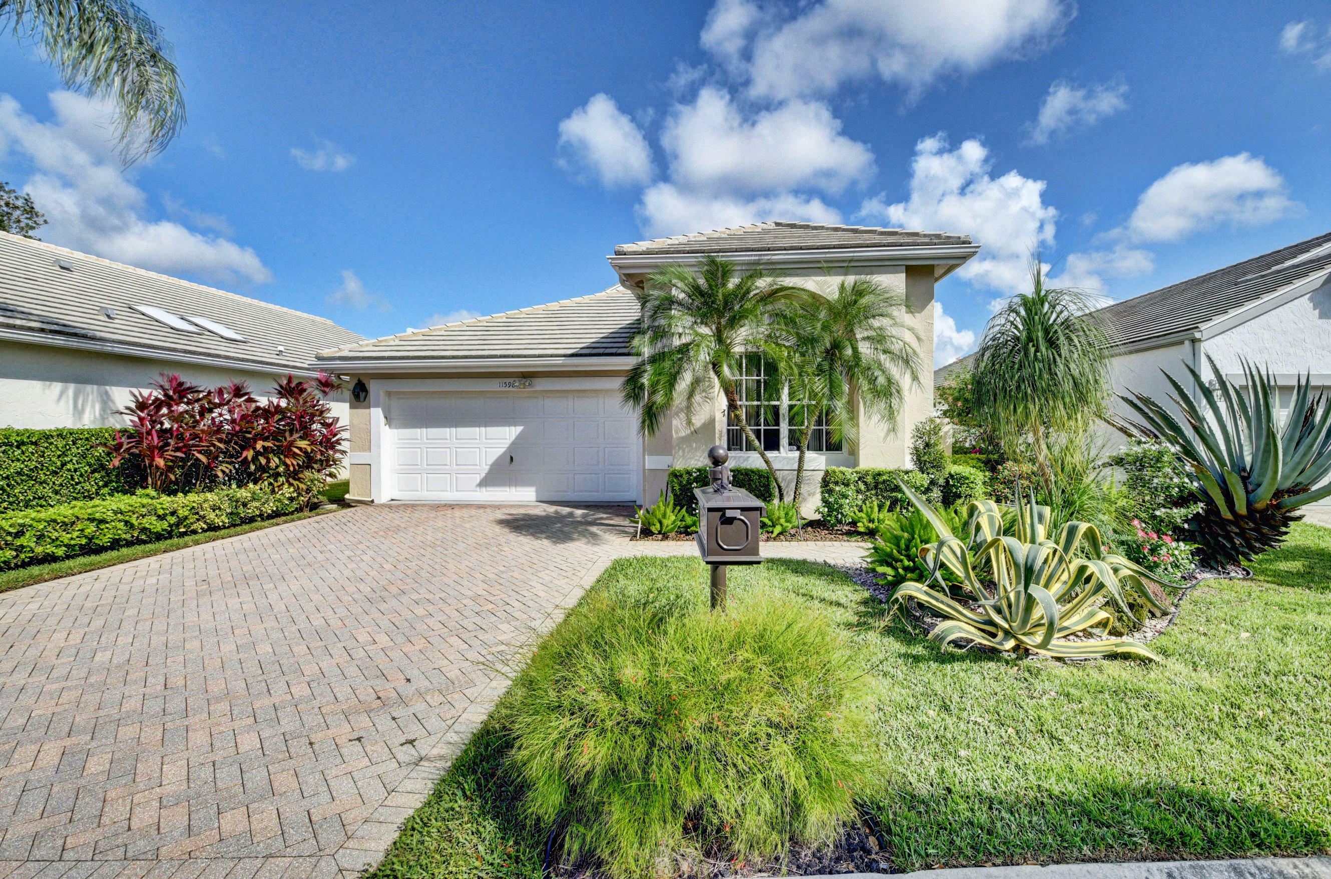 Property Photo:  11598 Creekside Drive  FL 33437 